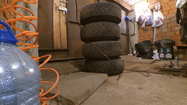 День с Димасиком. Подготовил колеса к продаже, слил с маздотьи антифриз