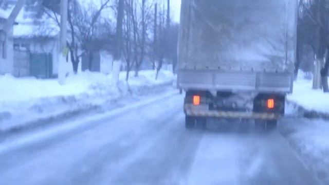 Подорож за Зміїв. Ніва 4x4 off-road , ліс, багато снігу смотреть онлайн