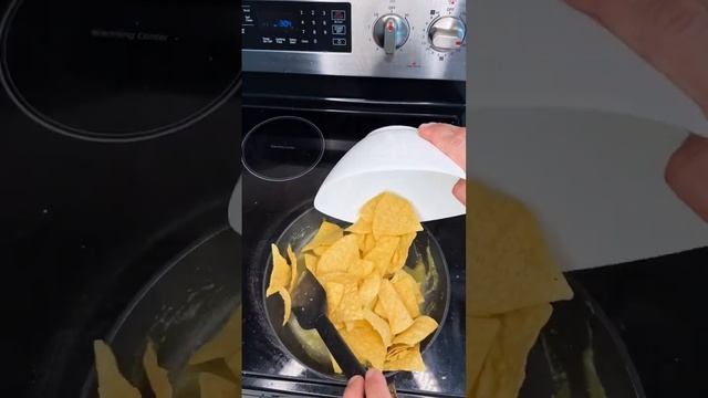 A Better Way to Nacho. #nachos #chilaquiles #cooking #cookingtips #homecook #kitchenhacks #recipe смотреть онлайн