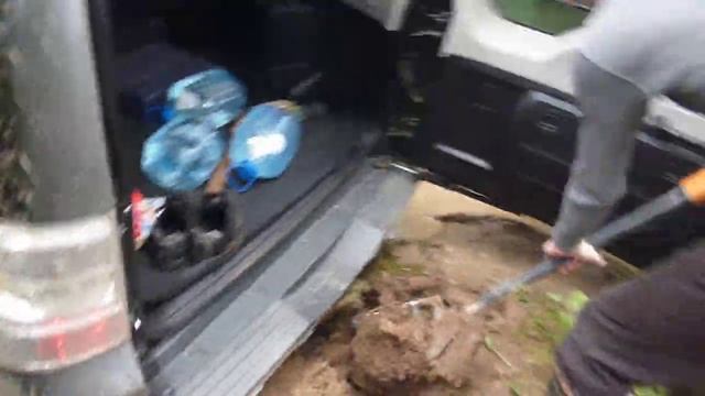 Паджеро решил занять оборону(немного засел)