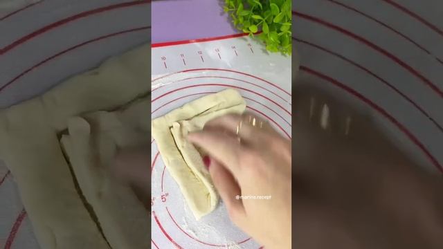 Слойки к чаю 😋 Начинка может быть любой 👌 #слоеноетесто #выпечка смотреть онлайн