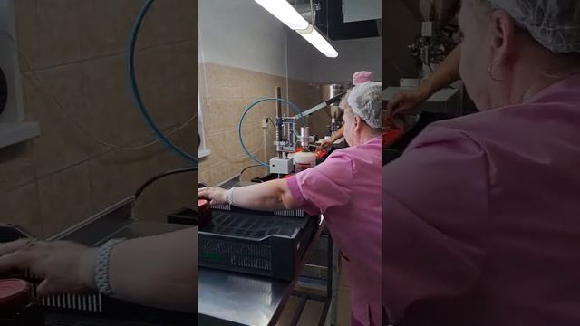 По баночкам. Фасовка и закручивание варенья. #твойпродукт #карелия смотреть онлайн