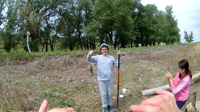 Ловля карася, сбор мусора, отдых на природе. смотреть онлайн