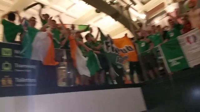 Irish fans take over Lille's main Metro station after Italy win! Euro 2016 смотреть онлайн