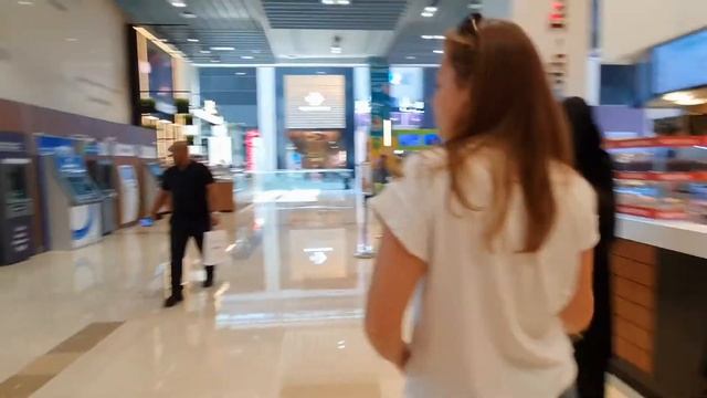 DUBAI TRAVEL VLOG | Part 3 - SWIMMING WITH DOLPHINS, Cinnabon Trip, Desert Safari & Our Final Night