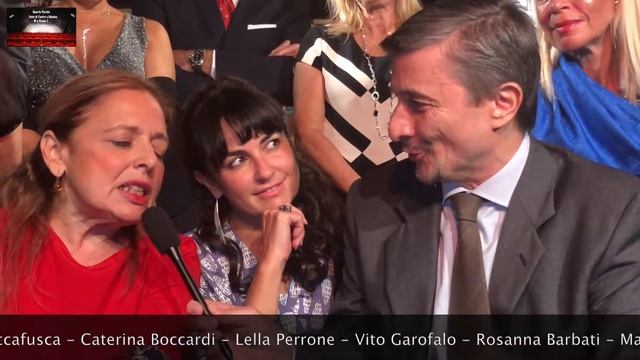 Intervista al cast di "UN NATALE MOLTO MOLTO...INTIMO" смотреть онлайн