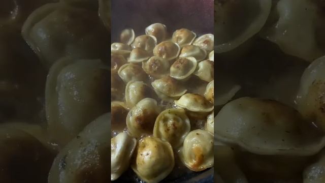 Самые вкусные жареные пельмени и ничего лишнего смотреть онлайн
