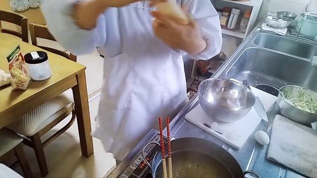 『マカロニサラダ』ニンニクとコショウが効いてるよ！ смотреть онлайн