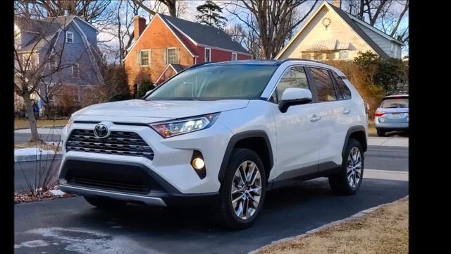 Toyota RAV4 Adventure 2022 Ra Mắt Với Ngoại Hình Cơ Bắp, Góc Cạnh, Thể Thao