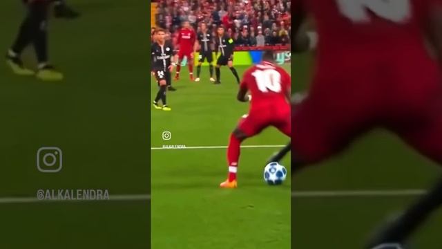 This is how you do Sadio Mane’s fake dribbling against Neymar Jr смотреть онлайн