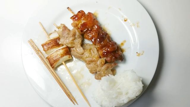 ASMR Eating sounds Yakitori Grilled Chicken on skewer　焼き鳥と塩おにぎり　ひる飯動画 смотреть онлайн