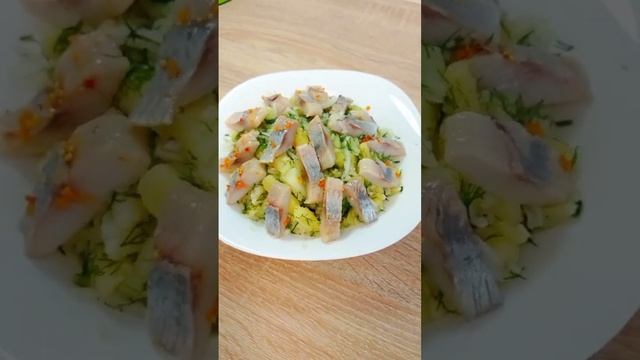 Салат из селедки #сельдь #селёдка #салат #shorts #shortvideo смотреть онлайн