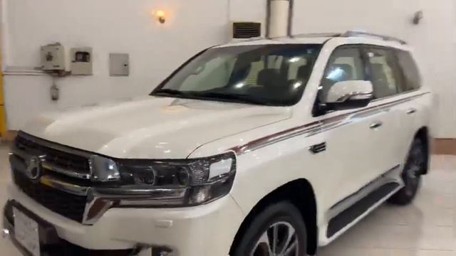 Toyota - Land Cruiser 2021 GXR смотреть онлайн