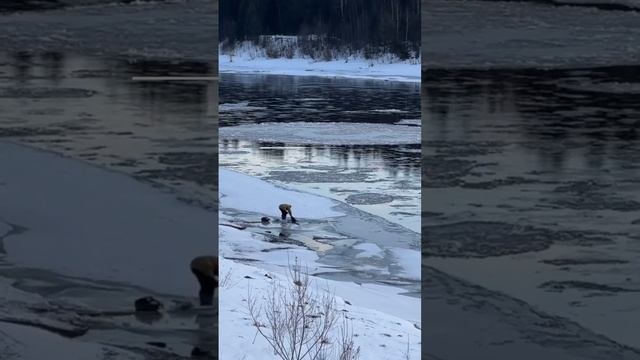 В уральской глубинке бельё стирают по старинке смотреть онлайн