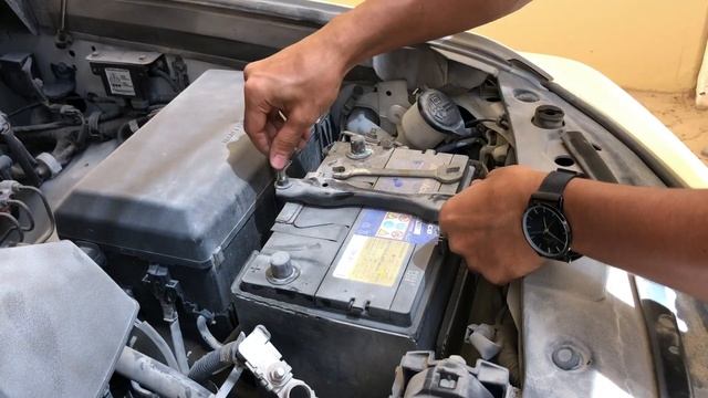 Toyota Land Cruiser battery replacement смотреть онлайн