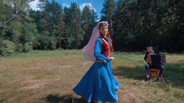 Tarian Tatar Tradisional "Zalida" dengan iringan bayan. смотреть онлайн