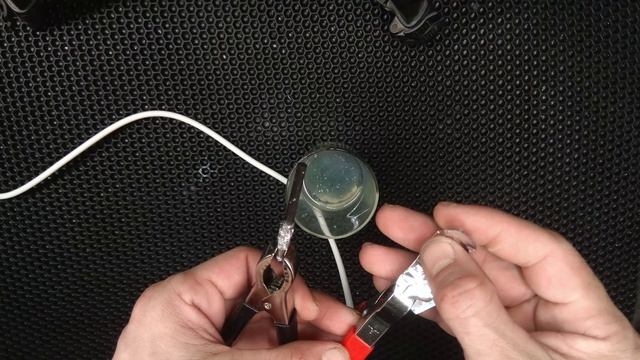 Тест замыкания акб от гироскутера через графитовый стержень и пищевую фольгу под водой смотреть онлайн
