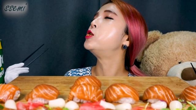 [Mukbang]🍣윤기좔좔 입안 사르륵 대왕연어초밥 먹방!😍연어덕후 리얼사운드 Giant Salmon Sushi 大王鮭寿司 cá hồi แซลมอน ASMR | 쎄미 смотреть онлайн