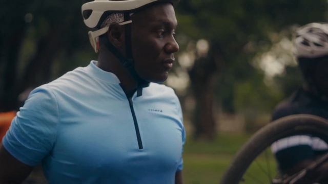 HE LED A TEAM OF CYCLISTS TO CYCLE FROM ACCRA TO TAMALE AND BACK IN 11 DAYS COVERING 1300KM. смотреть онлайн