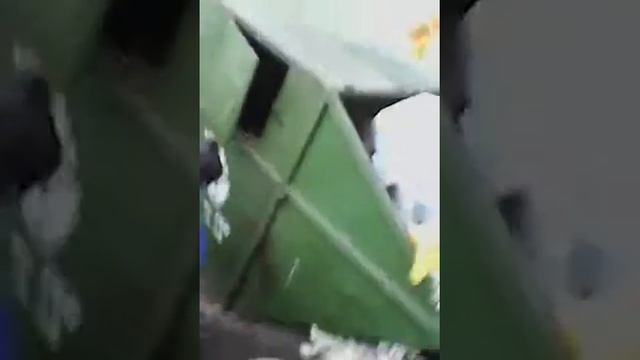 Мусоровоз перевернул мусорку смотреть онлайн