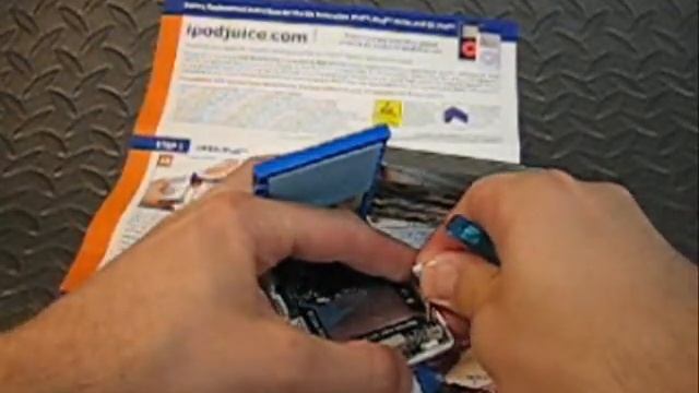 4th Gen iPod Battery Installation смотреть онлайн