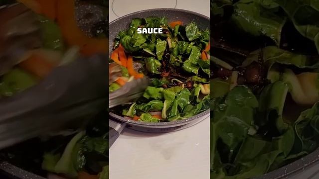 Chard And Red Pepper Stir Fry, With An Awesome Sauce #cooking #shorts #vegetarianrecipes смотреть онлайн