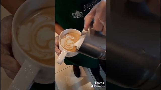 Latte art Starbucks barista смотреть онлайн