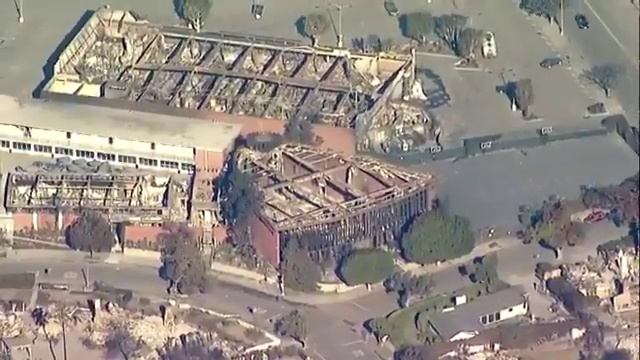 Элитный район Лос-Анджелеса Малибу после пожара смотреть онлайн