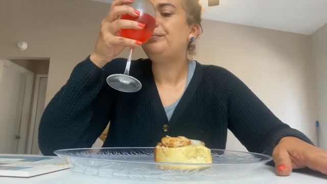 Eating 2 Cinnabon’s Cinnamon ROLLs & KOOLAid FINGER LICKING Eating Sounds “Eat with me” ASMR mukban смотреть онлайн
