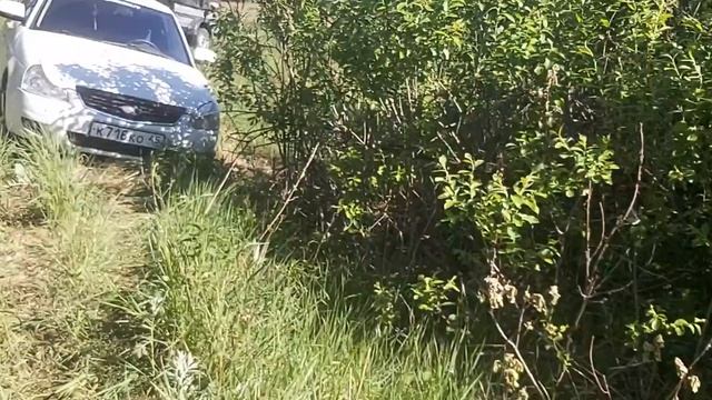 В глуши, без связи слетел с проселочной дороги в яму. смотреть онлайн