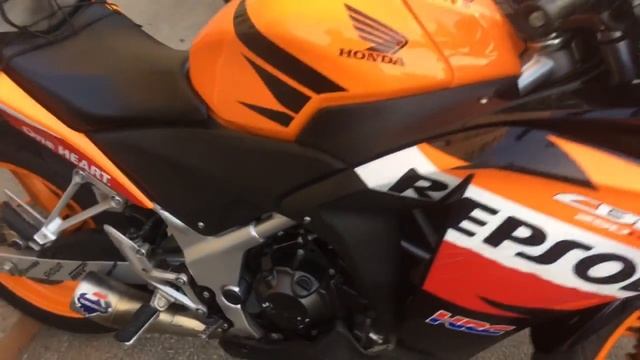 Honda CBR 250R Repsol edition смотреть онлайн