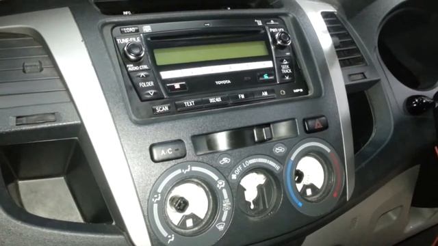 How to remove the radio from a Toyota Hilux смотреть онлайн
