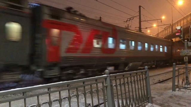🚇❄️Доп. Поезда в Новогоднюю пору! ТЭП70БС с пассажирским поездом №067А, Санкт-Петербург - Смоленск. смотреть онлайн