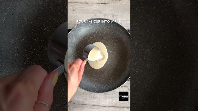 Kinder Crepe Rolls Recipe tutorial #Shorts смотреть онлайн