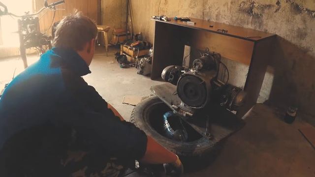 Timelapse: Bobber from 46-year old russian motorcycle. Part 1. (Урал: снова молодой) смотреть онлайн