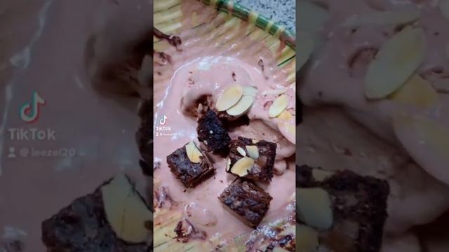 BROWNIE ICECREAM SPLIT SO YUMMY! #Shorts