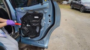 How to remove door panel from Mazda CX 7.  как снять обшивку  двери мазды СХ7.