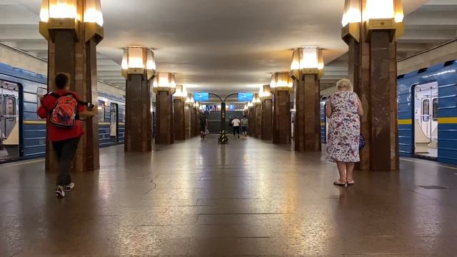 МЕТРО в Киеве 2021 / KIEV UKRAINE смотреть онлайн