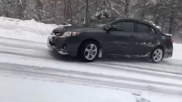 Toyota Corolla Snow Drift смотреть онлайн