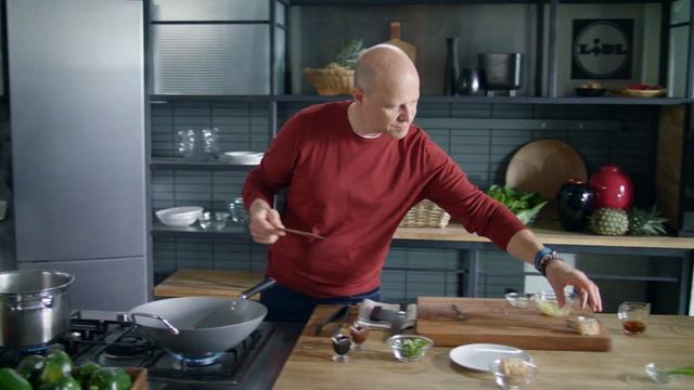 Restované soba nudle s uzeným tofu - Roman Paulus - RECEPTY KUCHYNĚ LIDLU смотреть онлайн