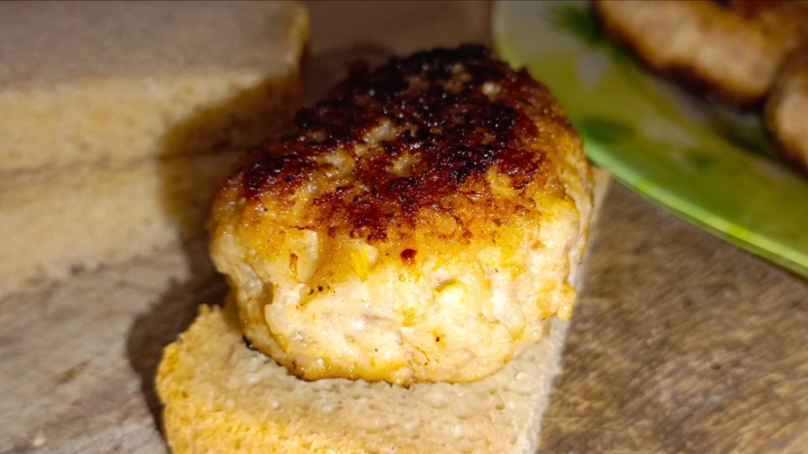 Как приготовить вкусные котлеты. Классический рецепт котлет. Вкусный ужин смотреть онлайн