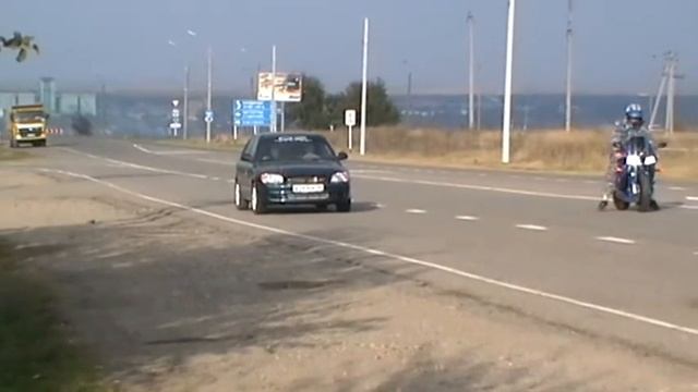 Accent турбо vs Honda 600 RR смотреть онлайн