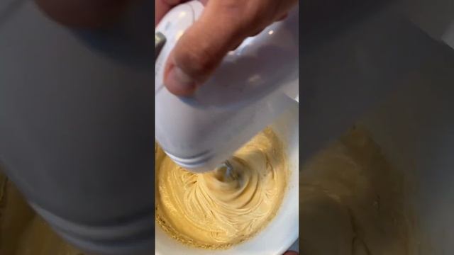 Raspberry and White Chocolate Blondies смотреть онлайн