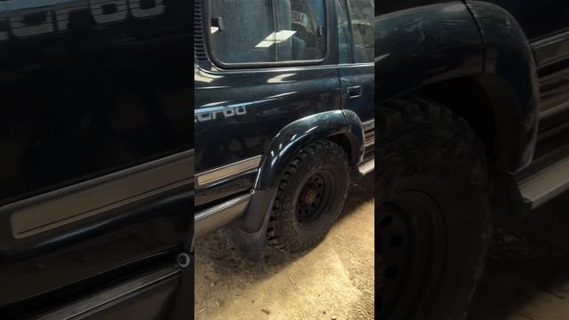 Time to rotate tyres on the 80 series! #offgridworkshop #landcruiser смотреть онлайн