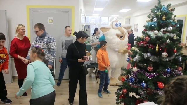 наш пушистик поздравил солнечных деток с Новым годом.Делайтедобрыедела#гомель#подпишись#поставьлайк