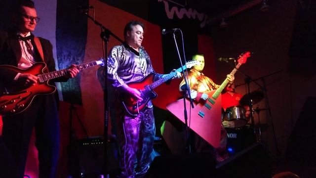 Red Elvises - Bellydance
