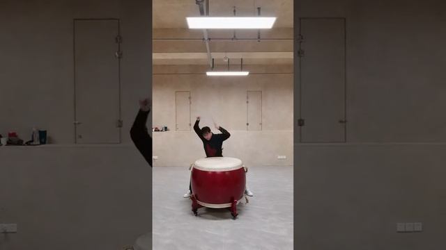 Игра на традиционном китайском инструменте — барабаны тангу (堂鼓) смотреть онлайн