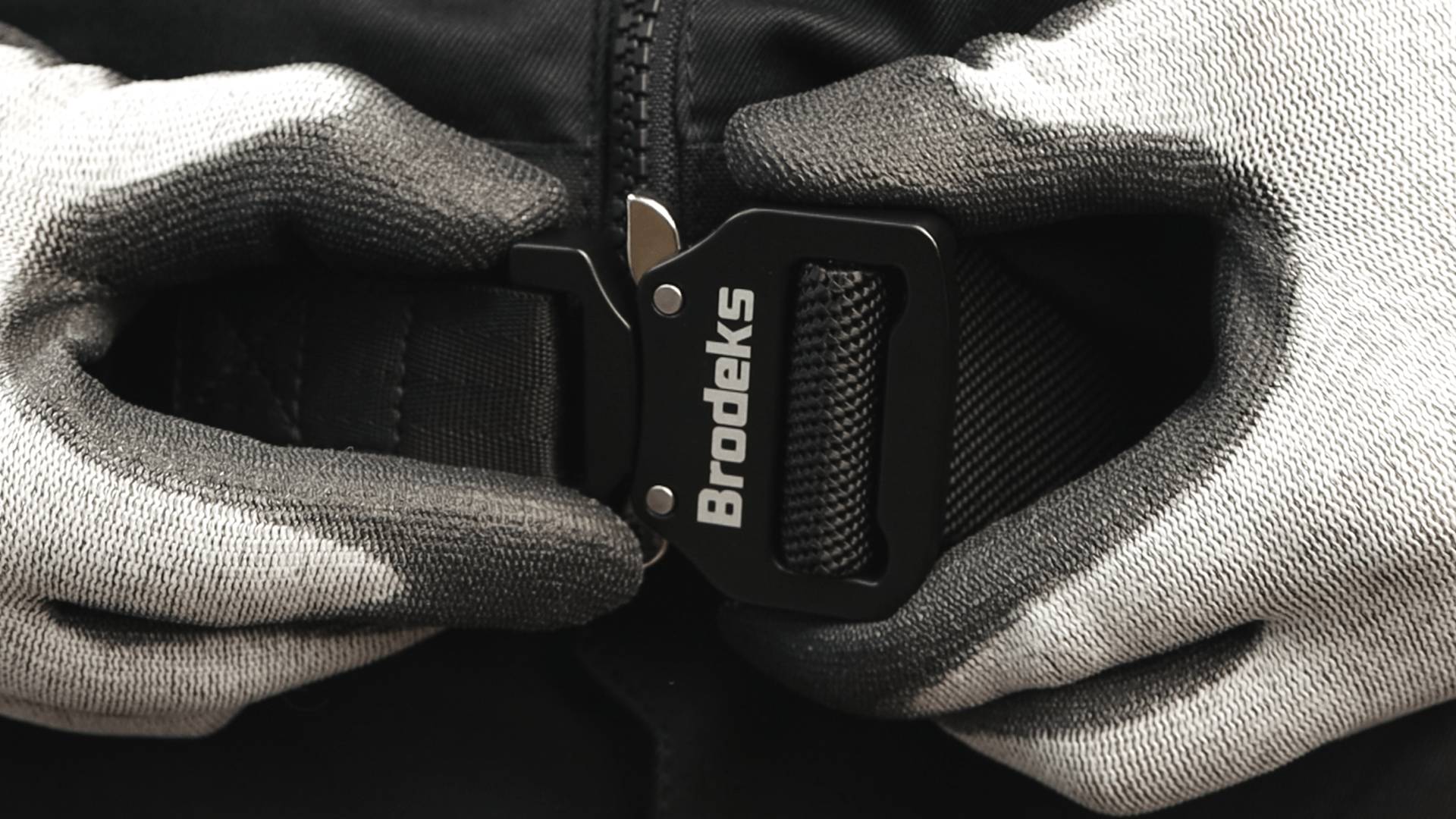 Начни с Brodeks.