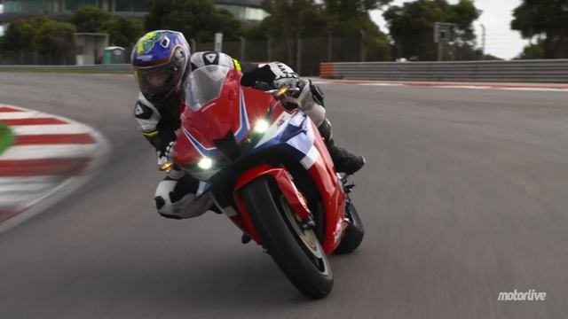 TEST HONDA CBR600RR | MOTORLIVE смотреть онлайн