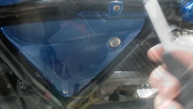 How to replace a main/starter relay on a CB400 смотреть онлайн